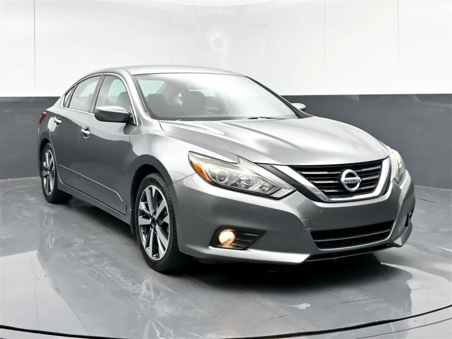 2017 Nissan Altima 2.5 SR photo 1