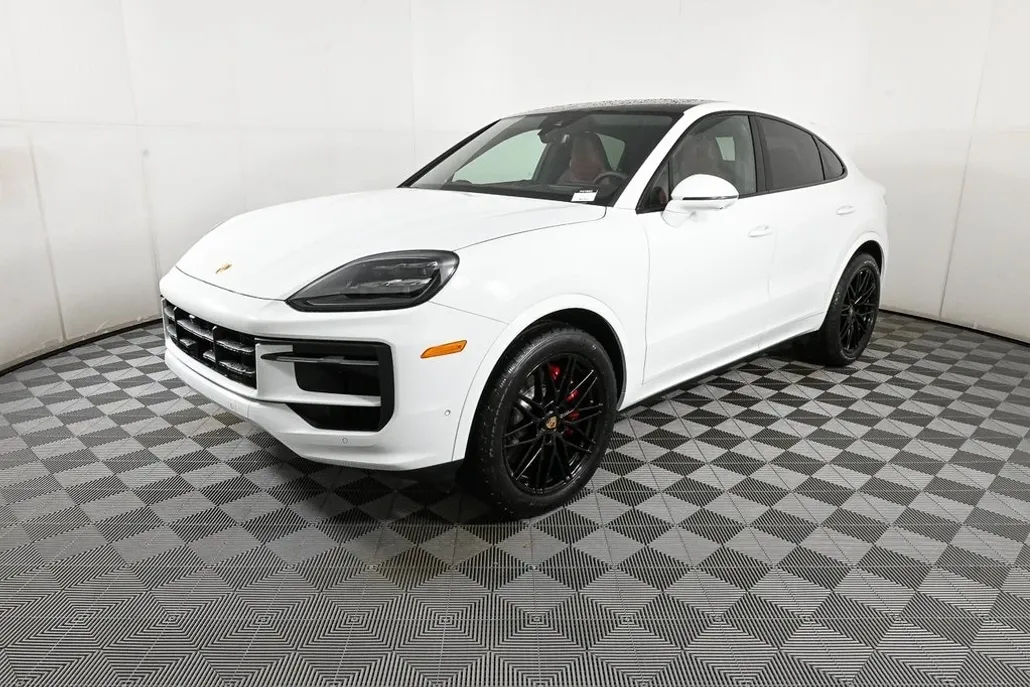 2025 Porsche Cayenne Coupe S photo 1