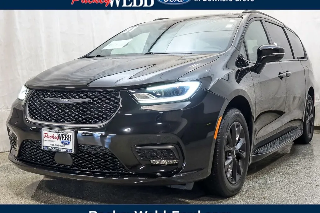 2021 Chrysler Pacifica Touring L photo 1