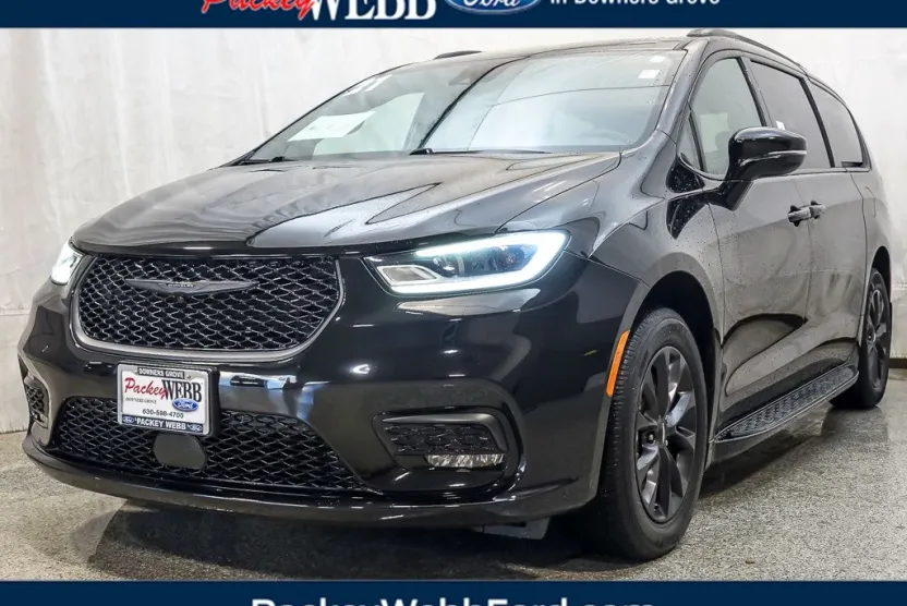 2021 Chrysler Pacifica Touring L photo 1