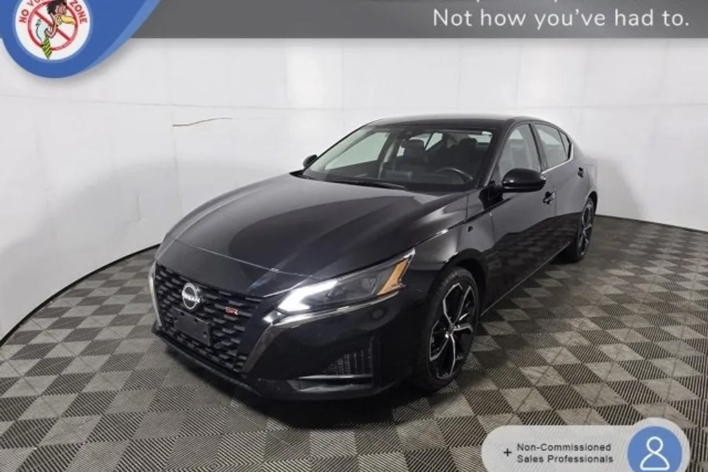 2024 Nissan Altima 2.5 SR photo 1