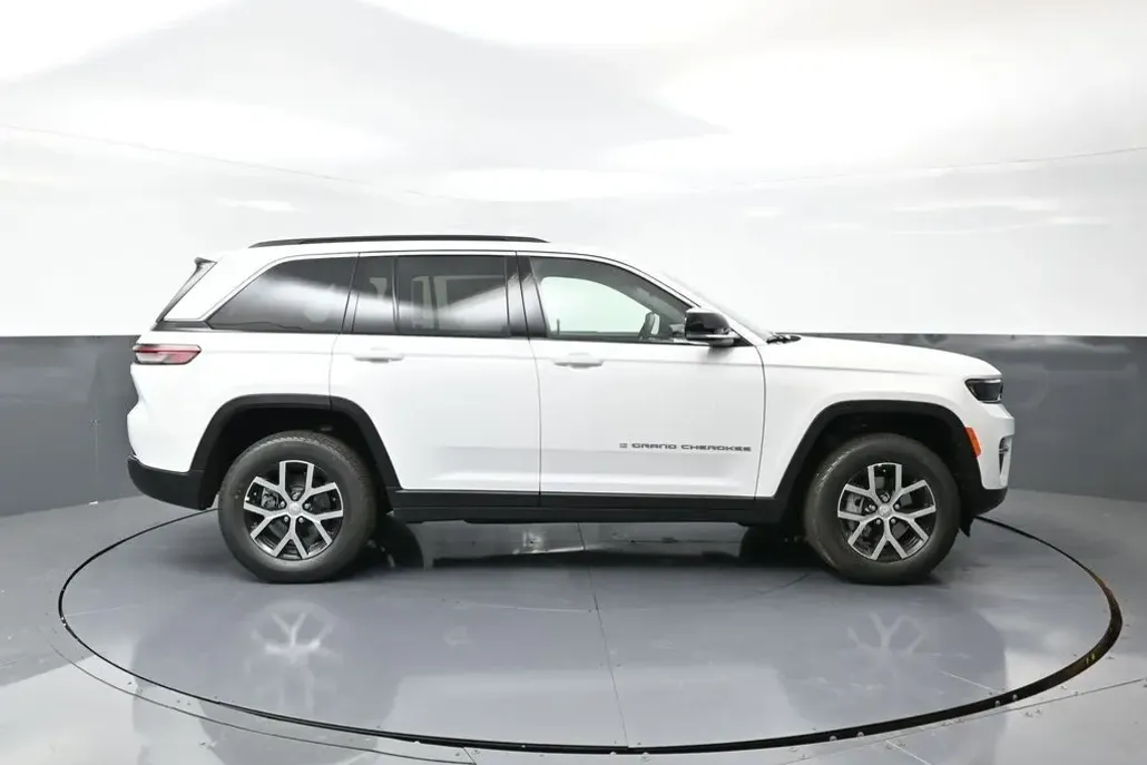 2025 Jeep Grand Cherokee Limited photo 1