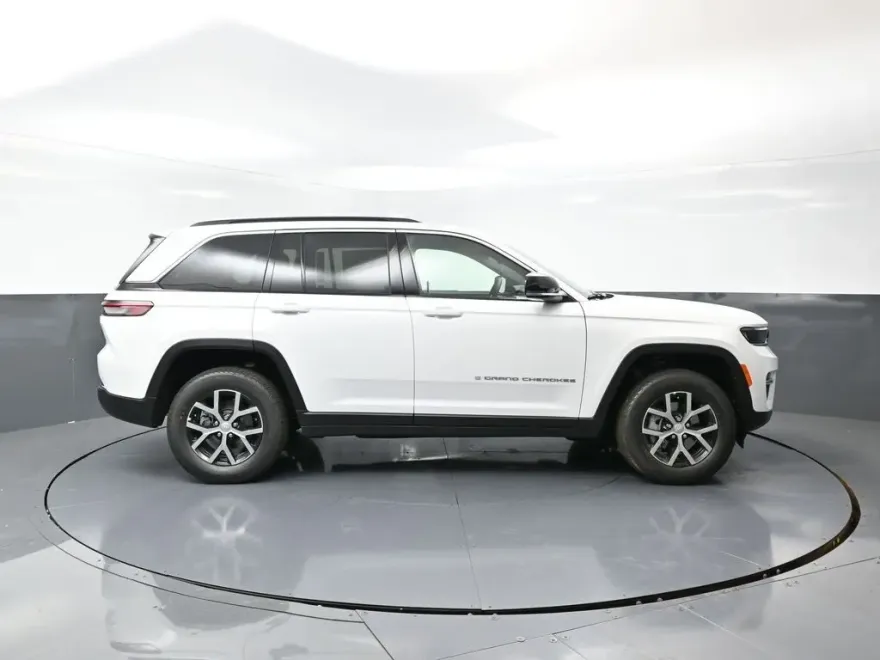 2025 Jeep Grand Cherokee Limited photo 1