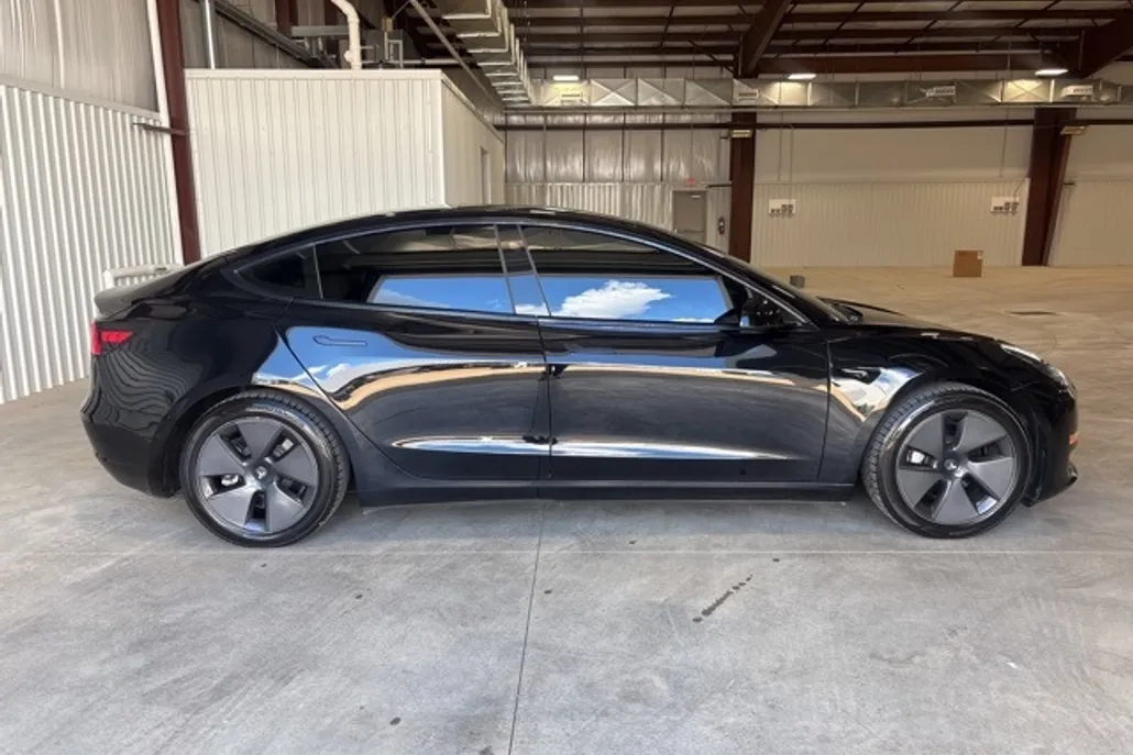 2021 Tesla Model 3 Standard Range Plus photo 1