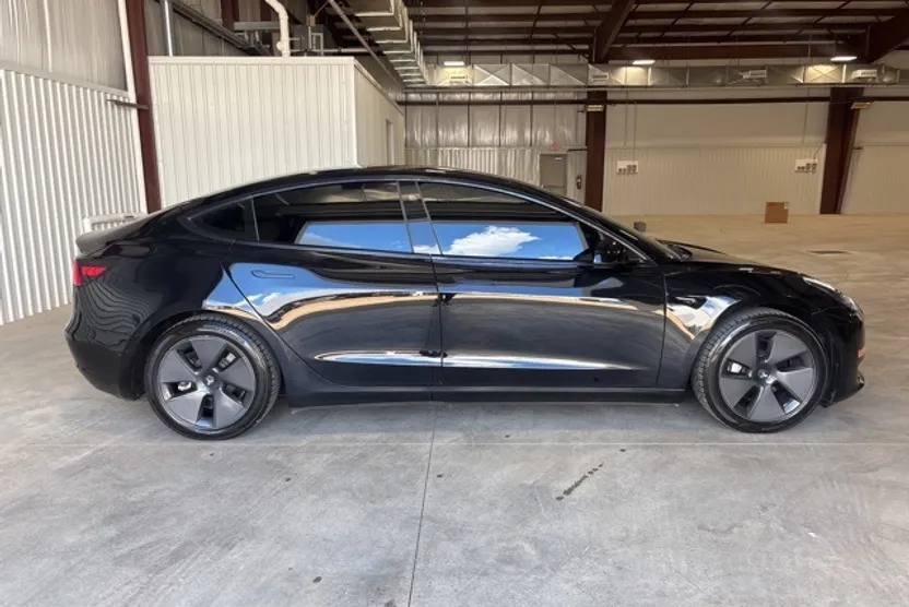 2021 Tesla Model 3 Standard Range Plus photo 1