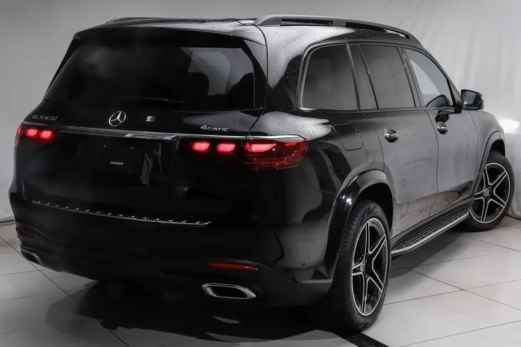 2026 Mercedes Benz GLS 450 4MATIC photo 1