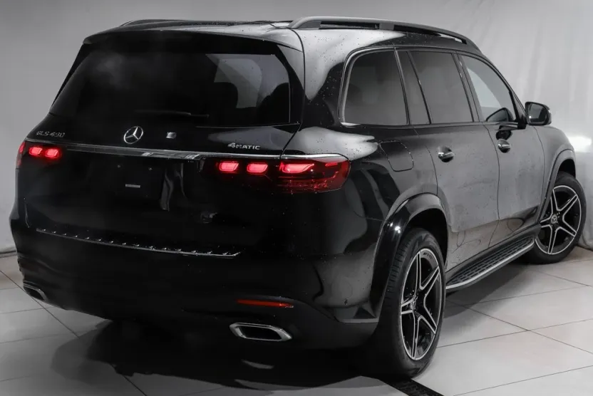 2026 Mercedes Benz GLS 450 4MATIC photo 1