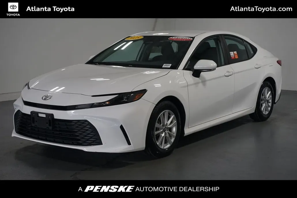 2025 Toyota Camry LE photo 1
