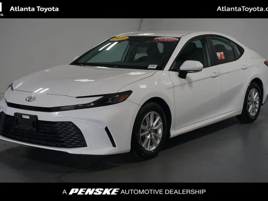2025 Toyota Camry LE photo 1