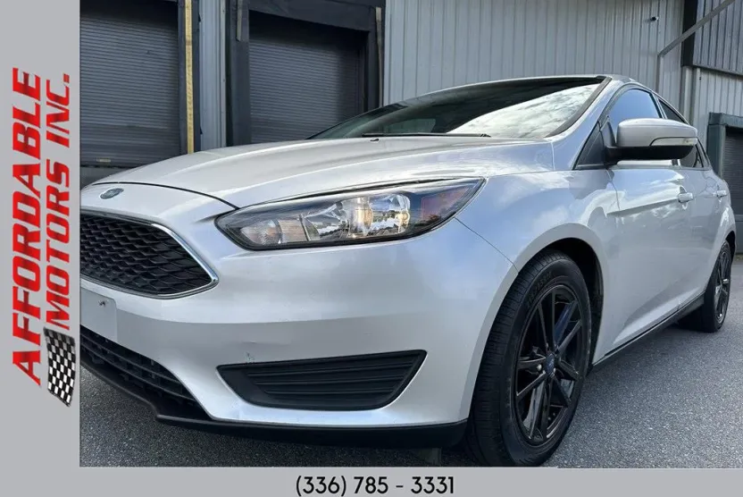 2015 Ford Focus SE photo 1