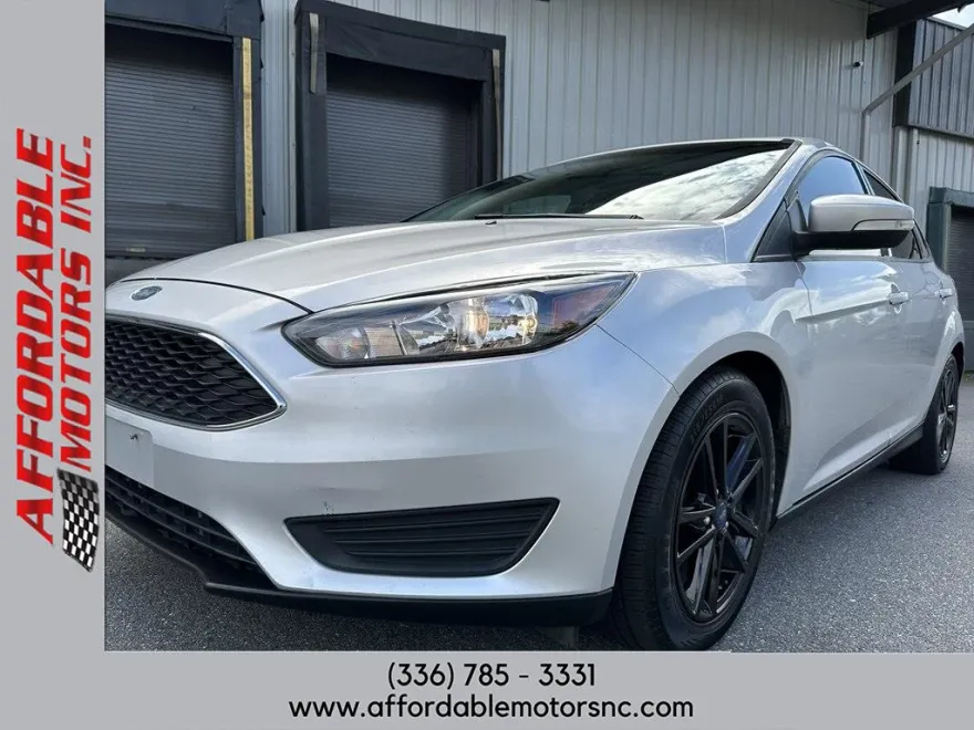 2015 Ford Focus SE photo 1