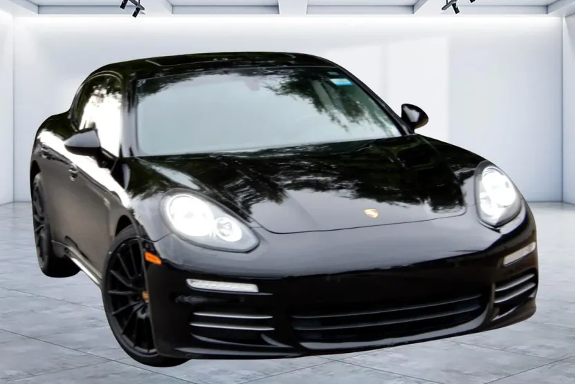 2016 Porsche Panamera 4 photo 1