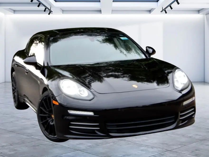 2016 Porsche Panamera 4 photo 1