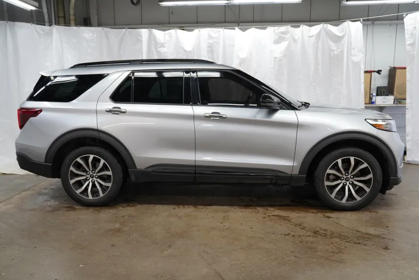 2020 Ford Explorer ST photo 1