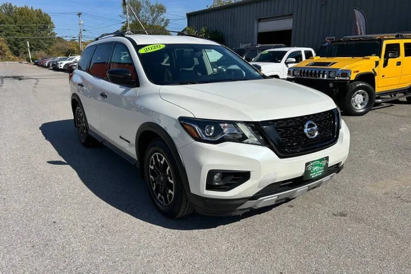 2020 Nissan Pathfinder SV photo 1