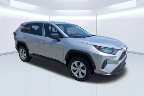 2022 Toyota RAV4 LE photo 1