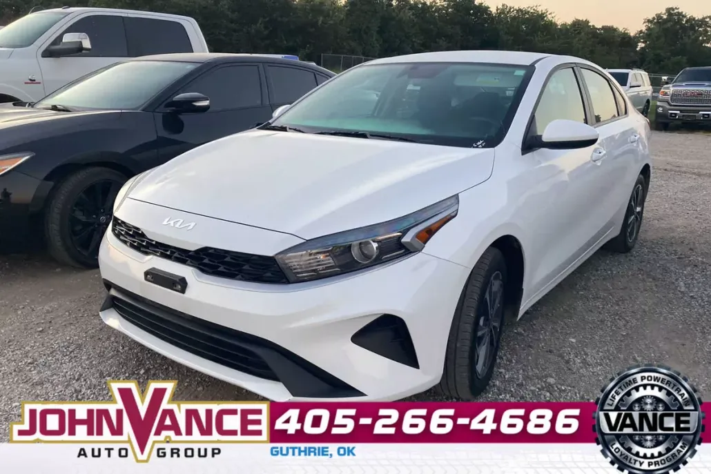 2024 Kia Forte LXS photo 1