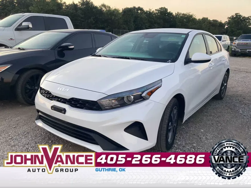 2024 Kia Forte LXS photo 1