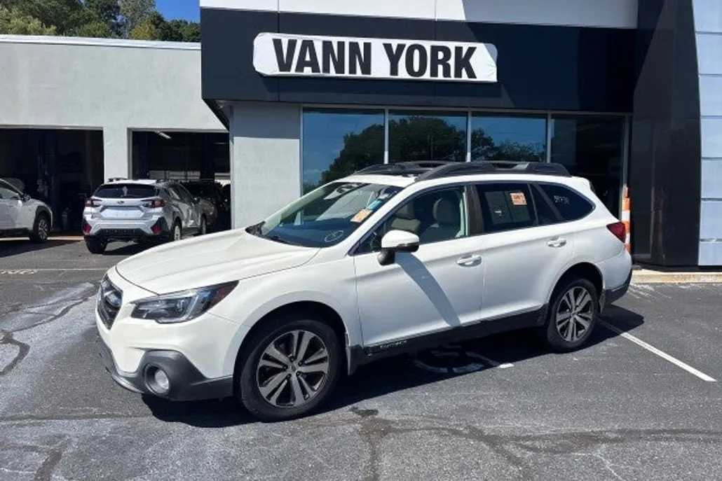 2018 Subaru Outback Limited photo 1