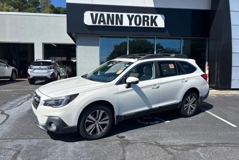 2018 Subaru Outback Limited photo 1
