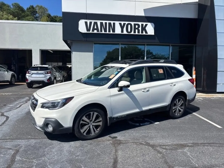 2018 Subaru Outback Limited photo 1