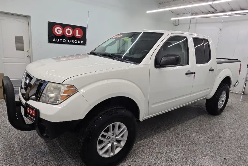 2018 Nissan Frontier SL Crew Cab photo 1