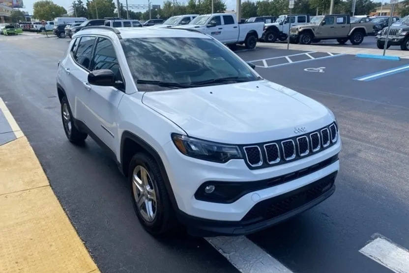 2024 Jeep Compass Latitude photo 1