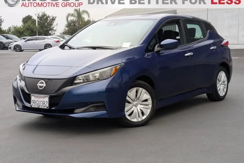2025 Nissan Leaf S photo 1