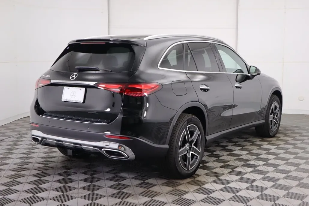 2026 Mercedes Benz GLC 300 photo 1