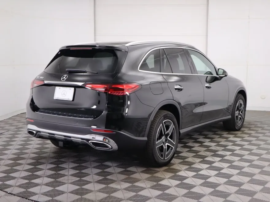 2026 Mercedes Benz GLC 300 photo 1