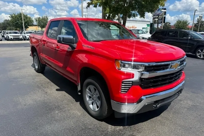 2025 Chevrolet Silverado 1500 LT photo 1