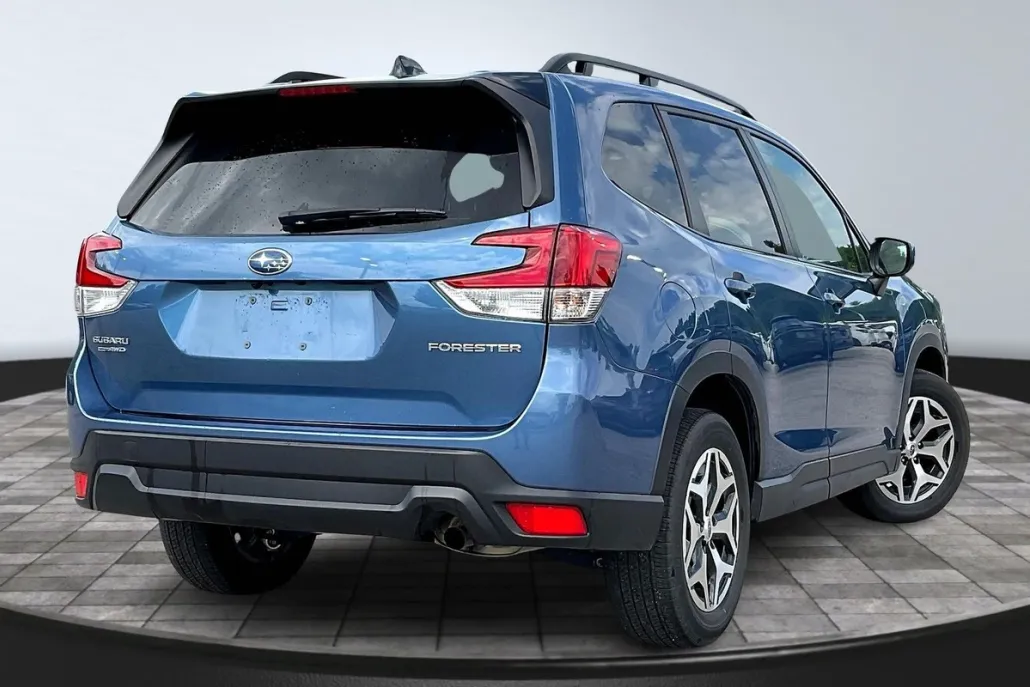 2024 Subaru Forester Premium Base photo 1