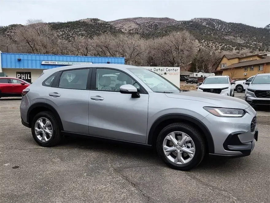 2025 Honda HR-V LX photo 1