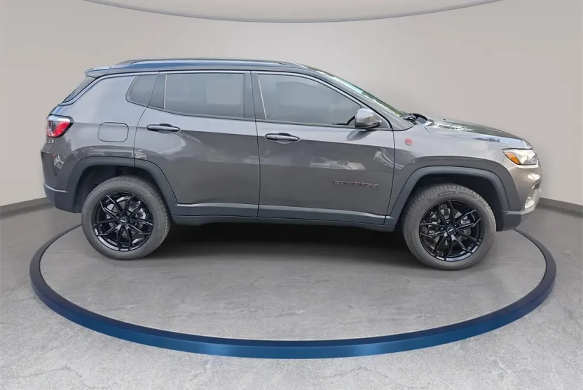 2022 Jeep Compass Trailhawk photo 1