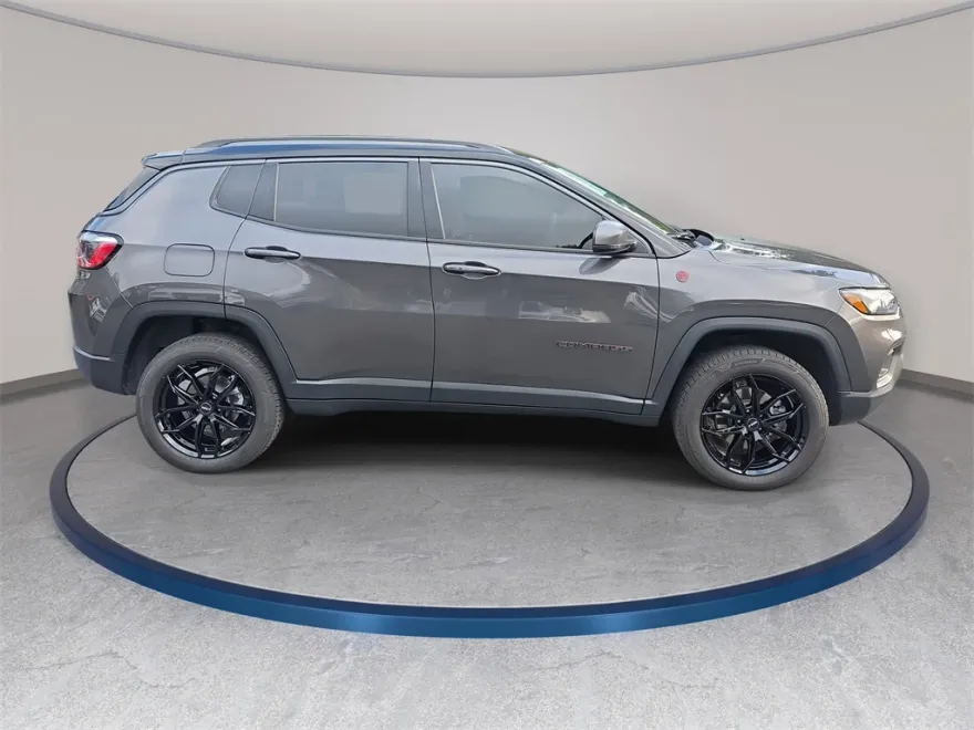 2022 Jeep Compass Trailhawk photo 1