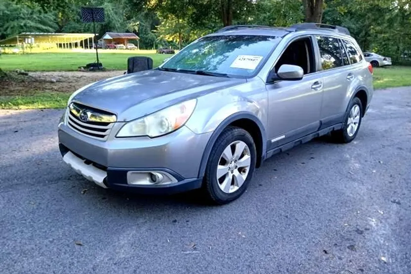 2011 Subaru Outback 2.5i Limited photo 1