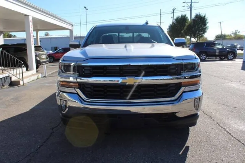 2016 Chevrolet Silverado 1500 LT photo 1