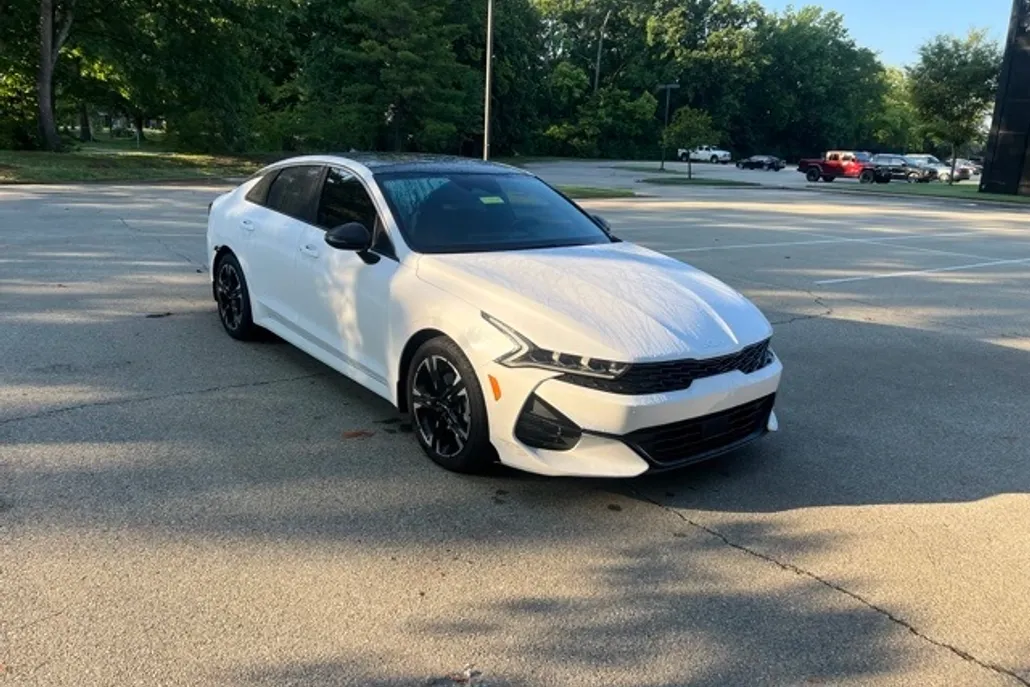 2022 Kia K5 GT-Line photo 1