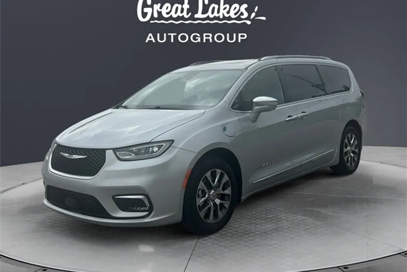 2023 Chrysler Pacifica Hybrid Pinnacle photo 1