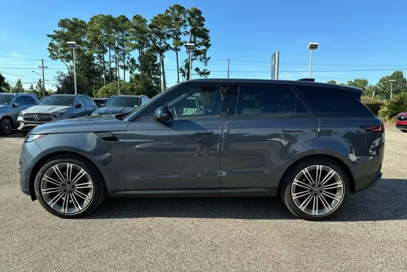 2025 Land Rover Range Rover Sport SE photo 1