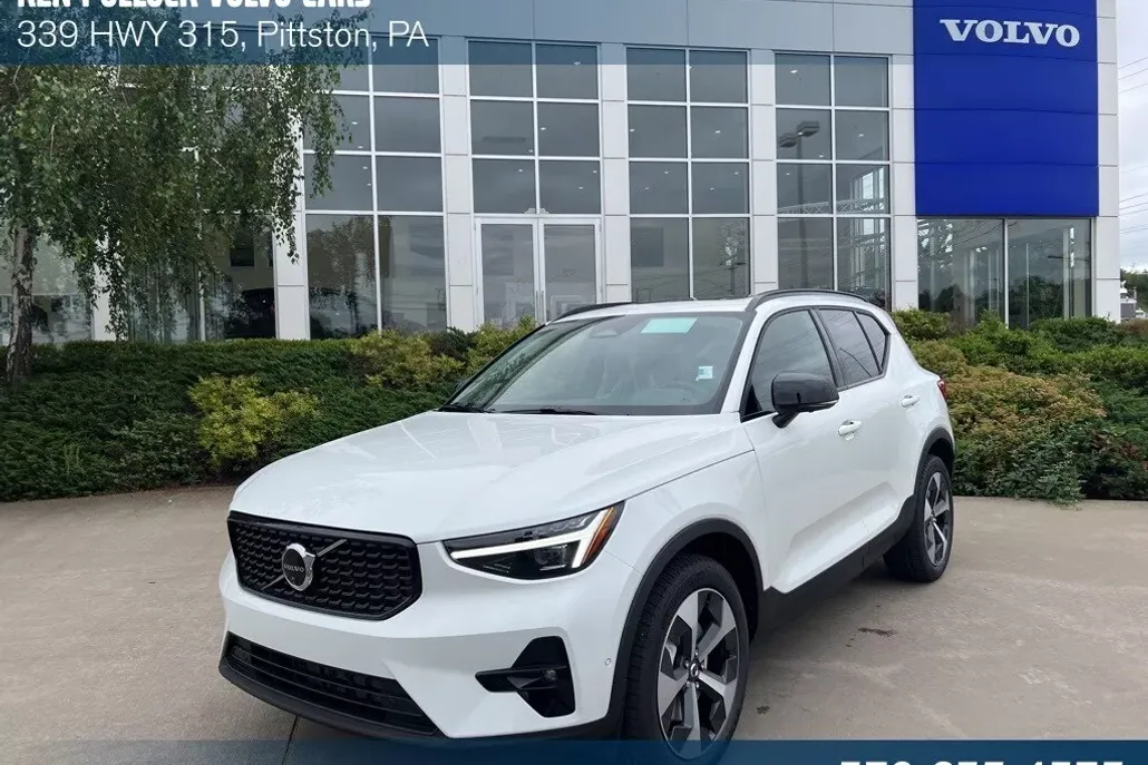 2026 Volvo XC40 Plus photo 1