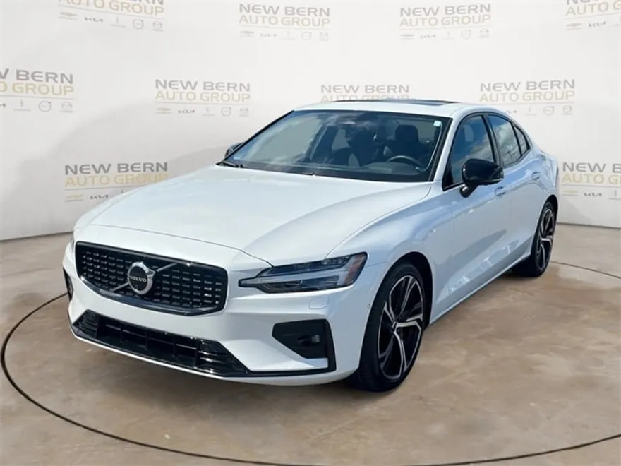 2023 Volvo S60 B5 Plus photo 1