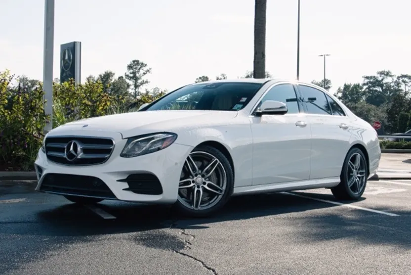 2017 Mercedes Benz E 300 photo 1