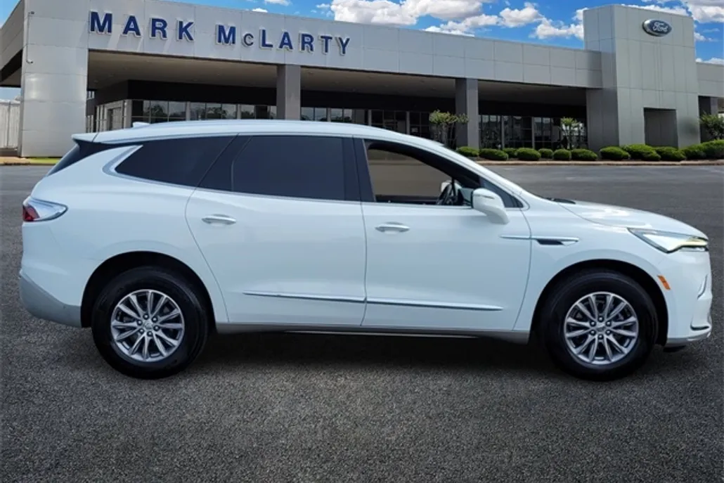 2023 Buick Enclave Essence photo 1