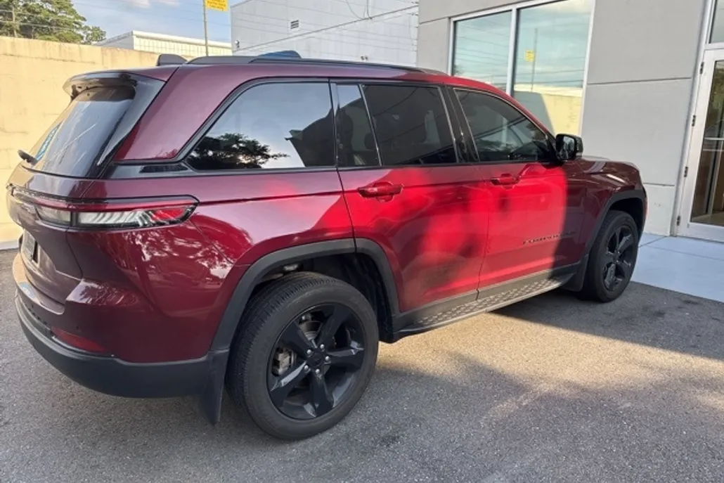 2023 Jeep Grand Cherokee Altitude photo 1