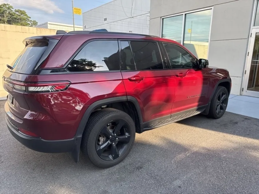 2023 Jeep Grand Cherokee Altitude photo 1