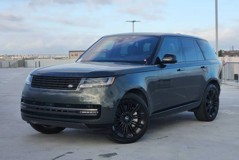 2023 Land Rover Range Rover SE photo 1