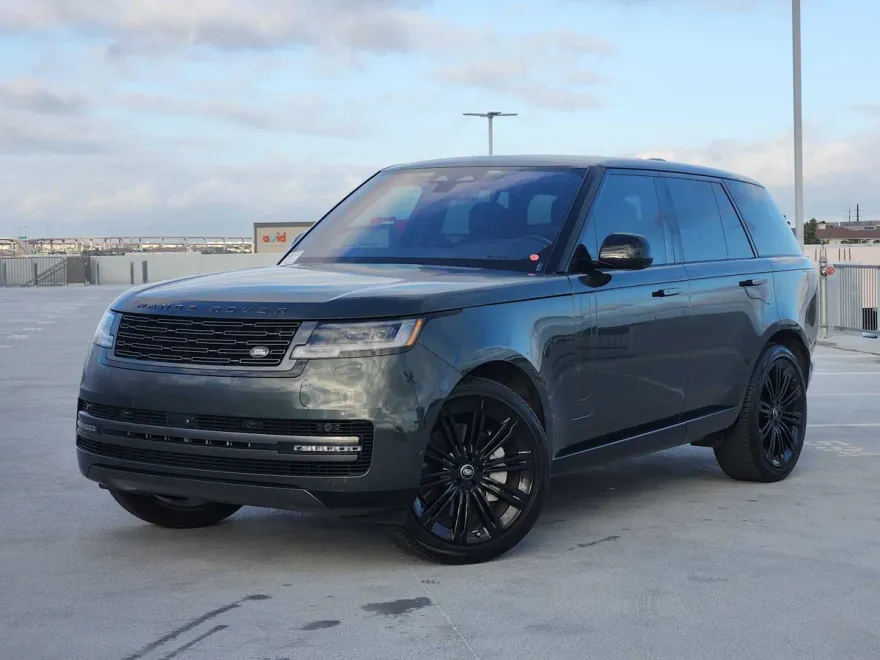 2023 Land Rover Range Rover SE photo 1