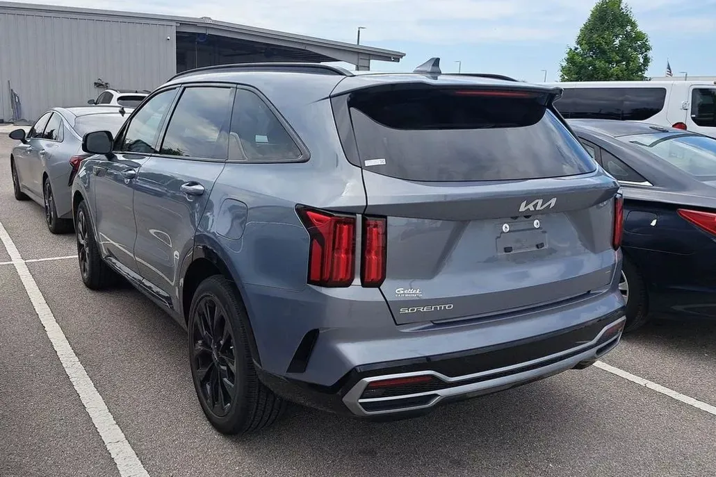2023 Kia Sorento SX photo 1