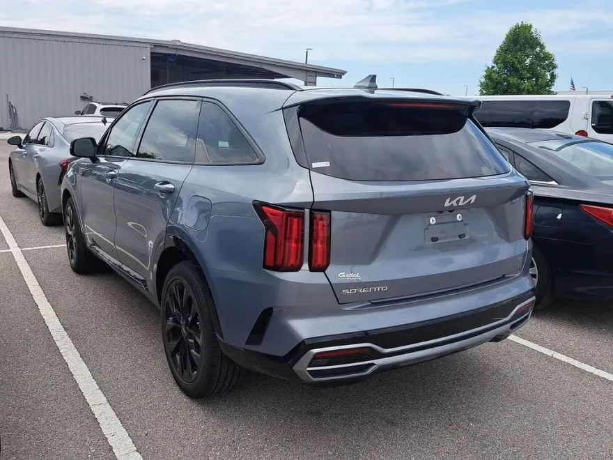2023 Kia Sorento SX photo 1